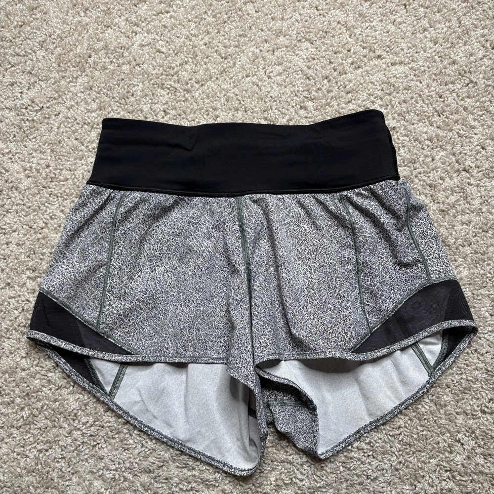 Lululemon Hotty Hot Short (Naked 4")